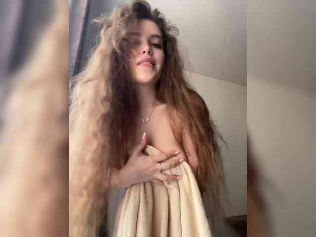 YourLadyyy webcam