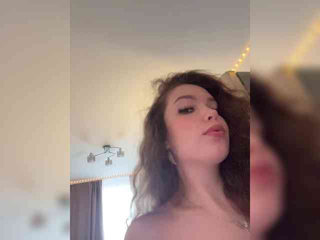 YourLadyyy webcam