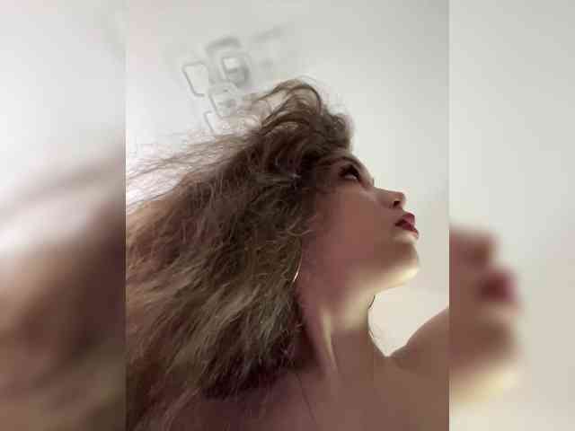 YourLadyyy webcam