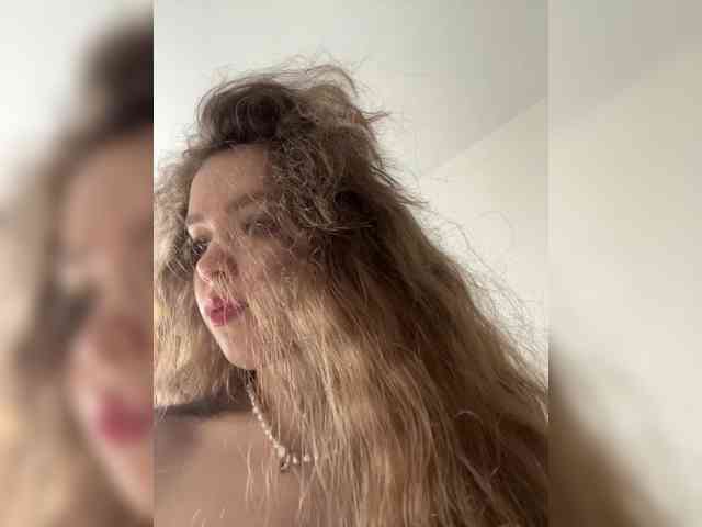 YourLadyyy webcam