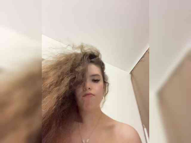 YourLadyyy webcam