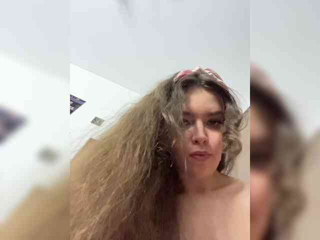 YourLadyyy webcam