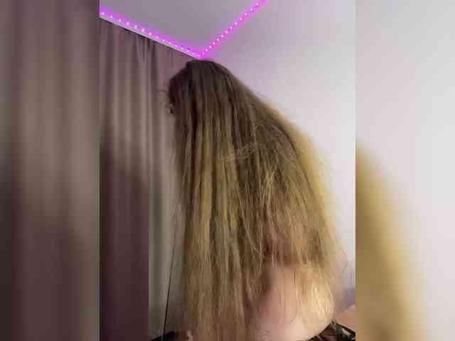 YourLadyyy webcam