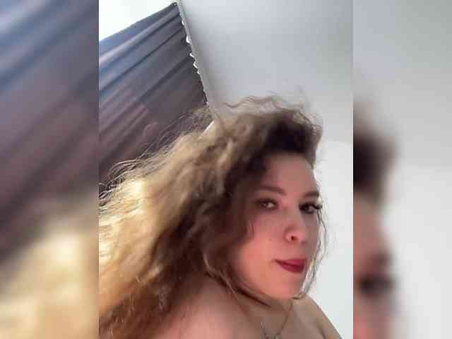 YourLadyyy webcam