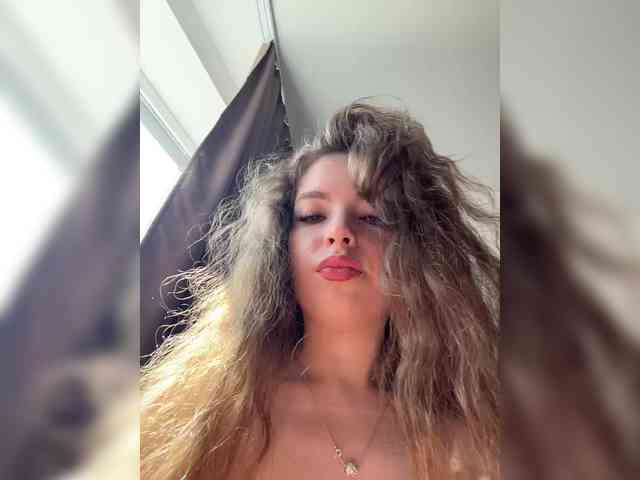 YourLadyyy webcam