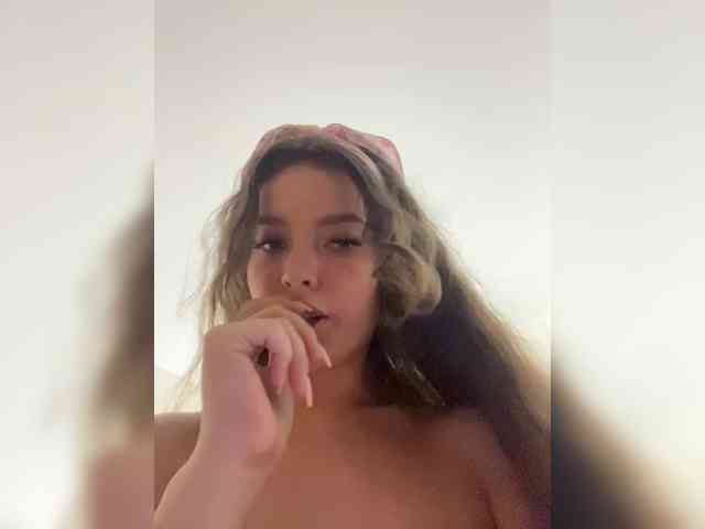 YourLadyyy webcam