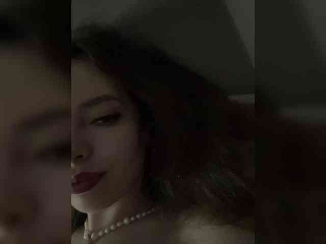 YourLadyyy webcam