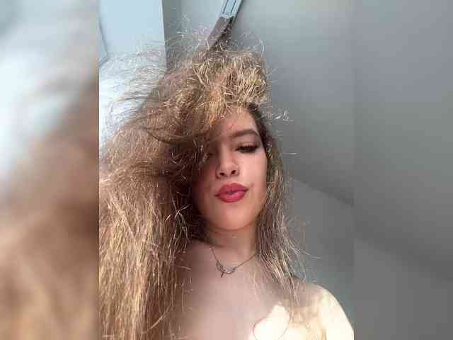 YourLadyyy webcam