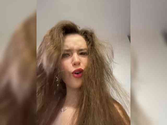 YourLadyyy webcam
