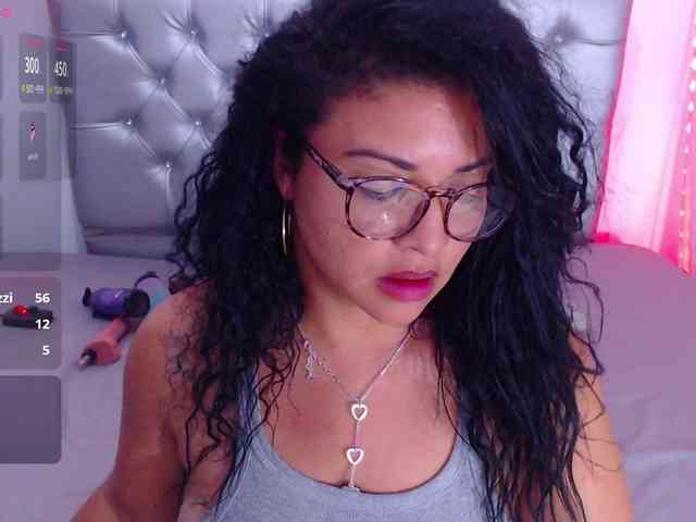 hornyy-cougar webcam