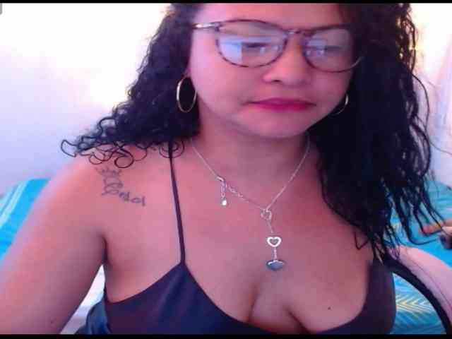 hornyy-cougar webcam