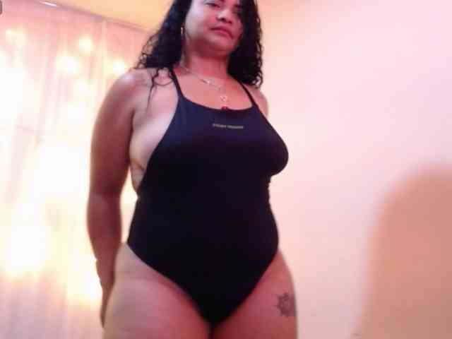 hornyy-cougar webcam
