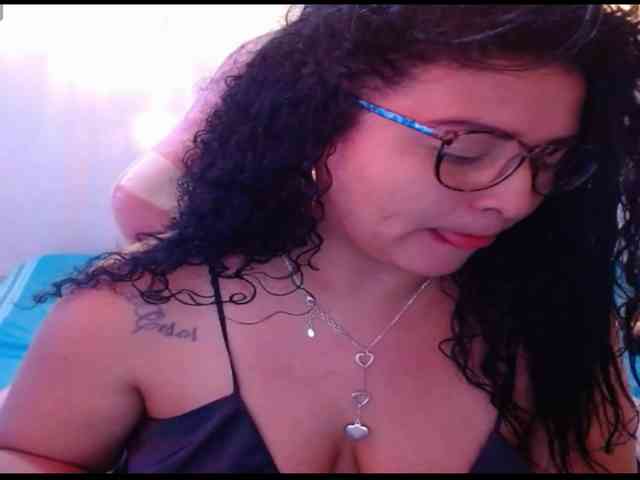 hornyy-cougar webcam