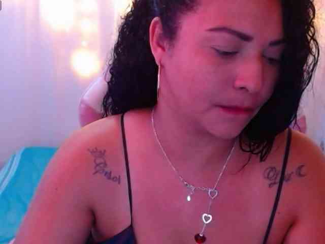 hornyy-cougar webcam