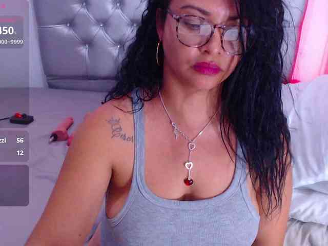 hornyy-cougar webcam