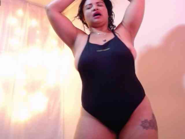 hornyy-cougar webcam