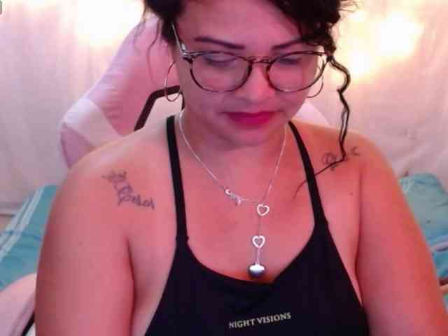 hornyy-cougar webcam
