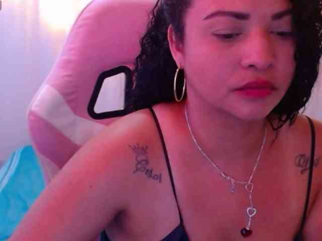 hornyy-cougar webcam