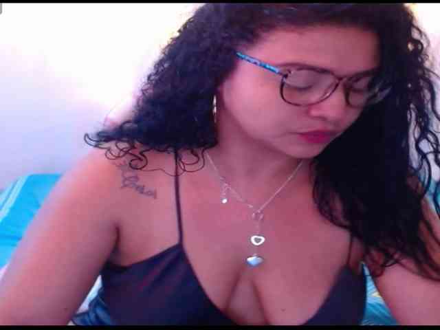 hornyy-cougar webcam
