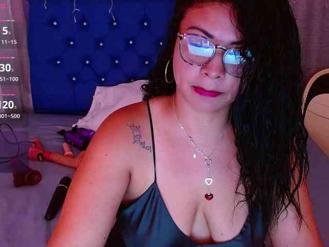 hornyy-cougar webcam