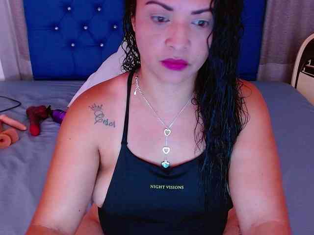 hornyy-cougar webcam