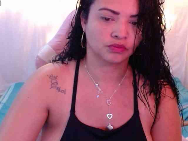 hornyy-cougar webcam