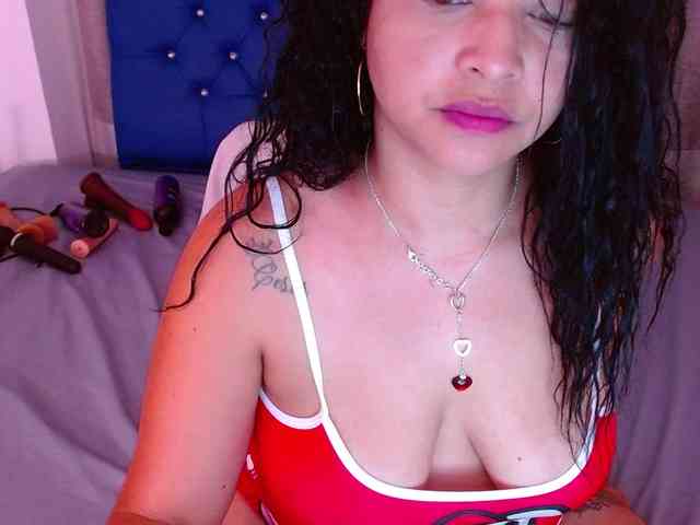 hornyy-cougar webcam