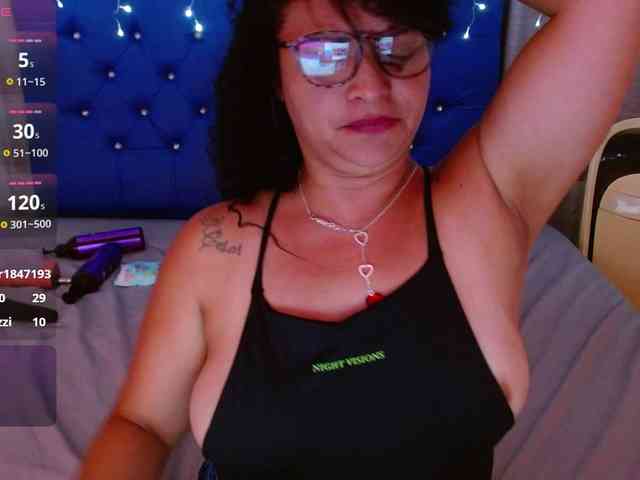 hornyy-cougar webcam