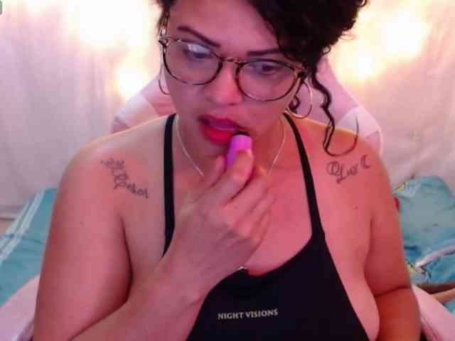 hornyy-cougar webcam