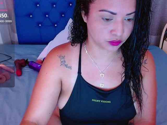 hornyy-cougar webcam