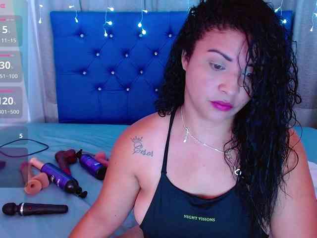 hornyy-cougar webcam