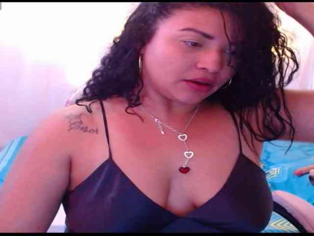 hornyy-cougar webcam