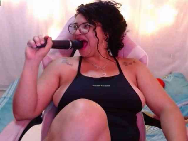 hornyy-cougar webcam
