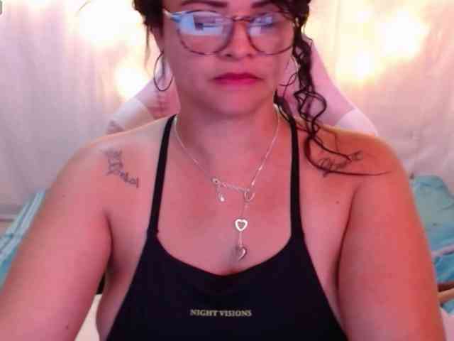 hornyy-cougar webcam