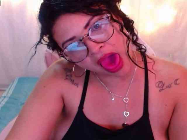 hornyy-cougar webcam