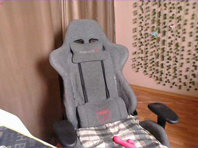 Pussy-Juice's BongaCams show and profile