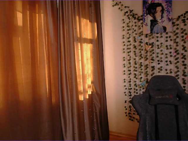 Pussy-Juice's BongaCams show and profile