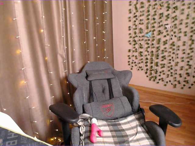 Pussy-Juice's BongaCams show and profile