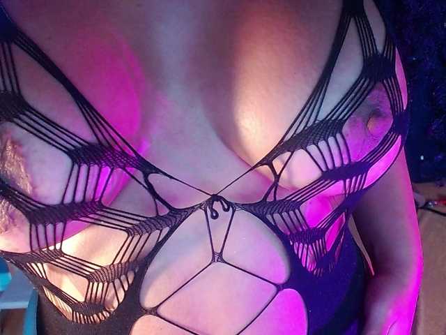 sofiacowperx's BongaCams show and profile