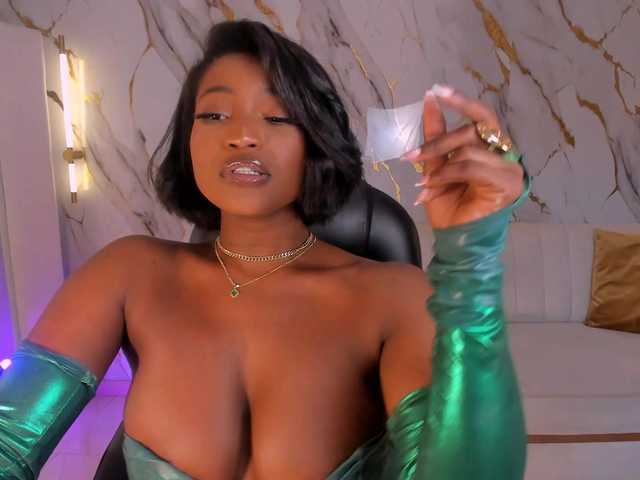 SavannahStorm's BongaCams show and profile