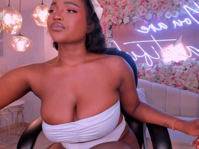 SavannahStorm's BongaCams show and profile