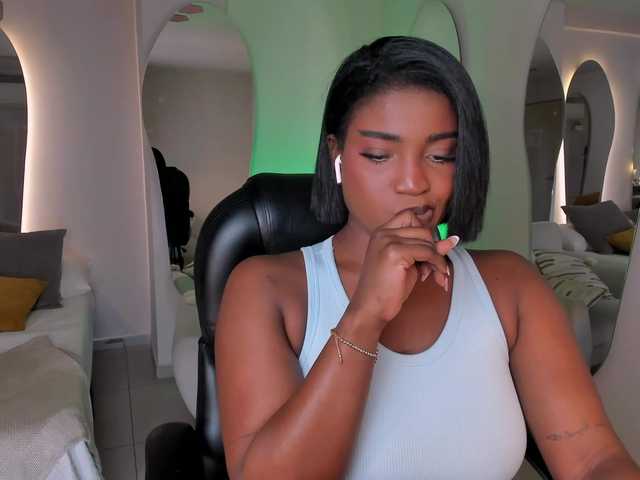 SavannahStorm live cam profile