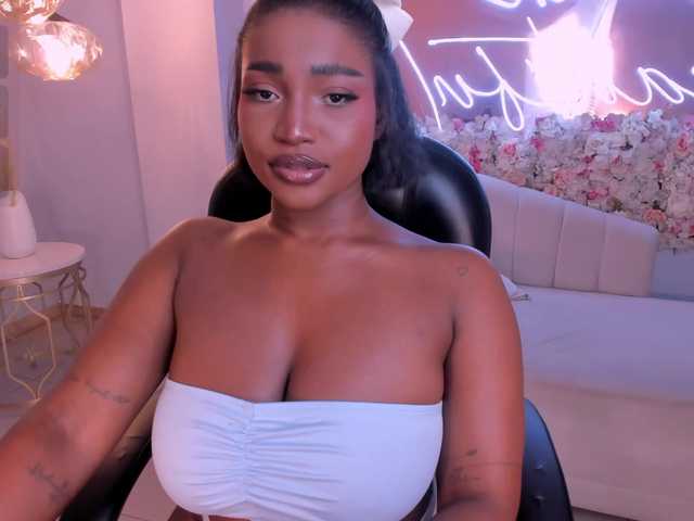 SavannahStorm's BongaCams show and profile