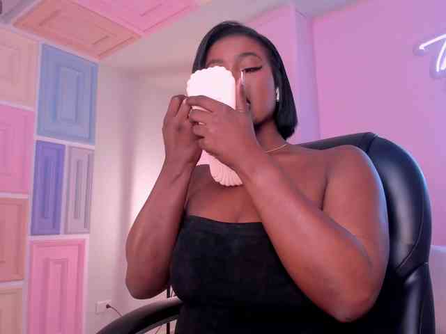 SavannahStorm Live Webcam on BongaCams