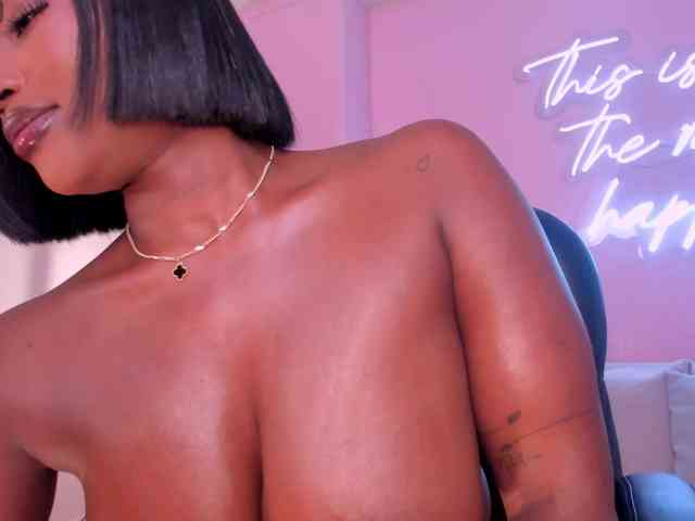 SavannahStorm Live Webcam on BongaCams