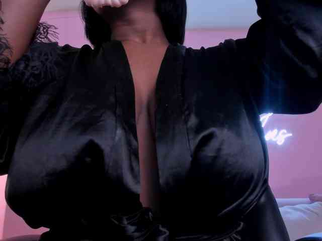 SavannahStorm Live Webcam on BongaCams