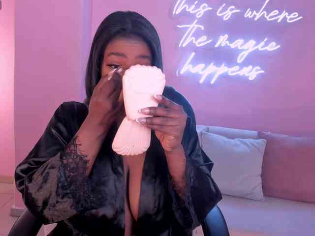 SavannahStorm Live Webcam on BongaCams