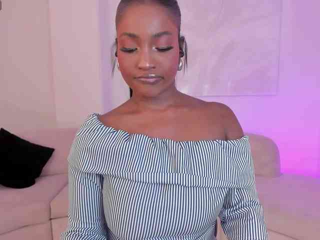 SavannahStorm Live Webcam on BongaCams