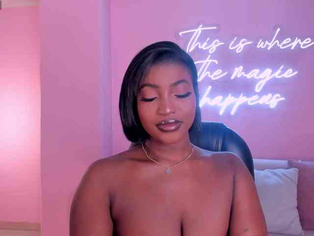 SavannahStorm Live Webcam on BongaCams