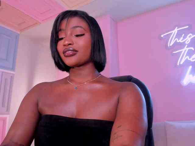 SavannahStorm Live Webcam on BongaCams